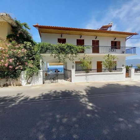 Ekie Apartment With Sea View Kalamata Exterior photo